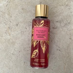 Victoria’s Secret Radiant Berry Fragrance Mist